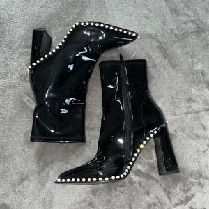 Shiny black boots!!😍